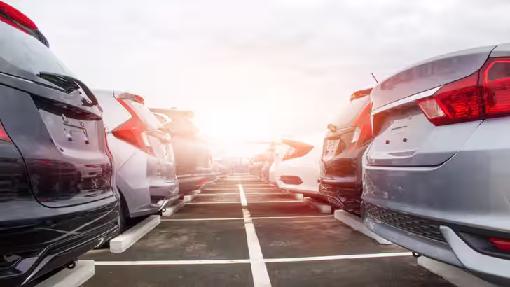 Названы самые подешевевшие автомобили с пробегом в России. Список из 10 моделей