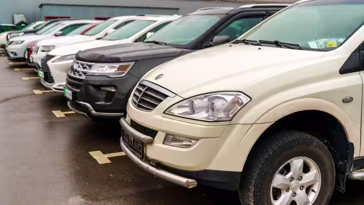 Названы самые популярные подержанные кроссоверы и внедорожники в России. Рейтинг из 10 моделей, некоторые из них подешевели
