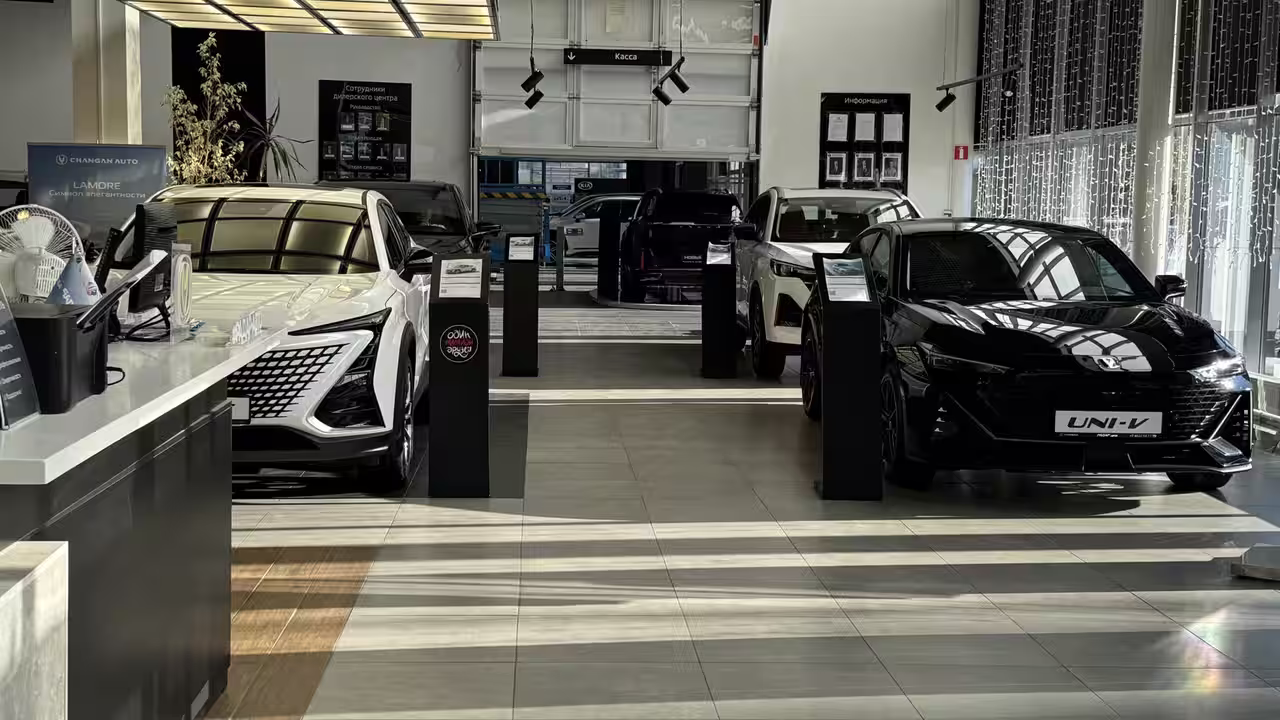 В России и Китае, как подорожали авто в 2025 году: цена растет.