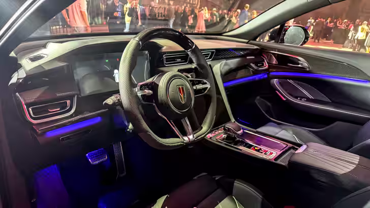 Интерьер Hongqi H6