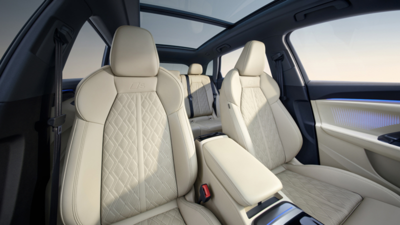 В Китае Audi Q5L с системой Huawei ADAS стал доступен по цене от 44 420 долларов США.