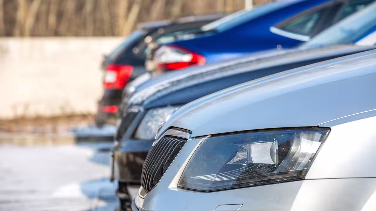 В России впервые с 2023 года зафиксировано существенное снижение цен на автомобили с пробегом. В России впервые с 2023 года зафиксировано существенное снижение цен на автомобили с пробегом.