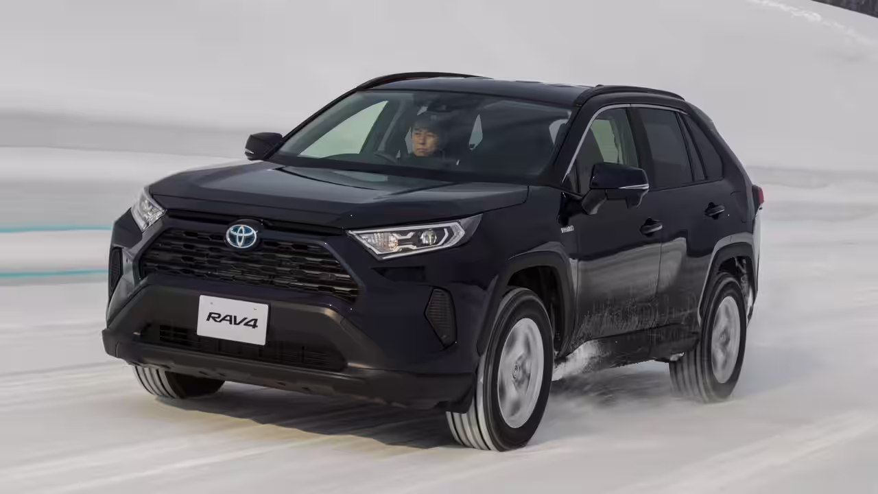 В России Toyota и Mazda набирают популярность среди тех, кто предпочитает японские авто "китайцам".