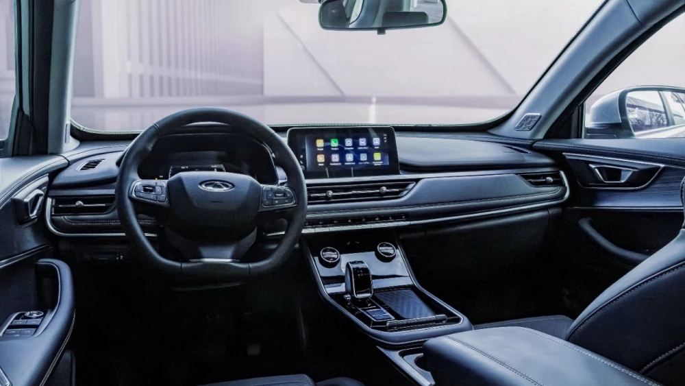 Доступный кроссовер Chery C8 начали продавать в Казахстане салон черный