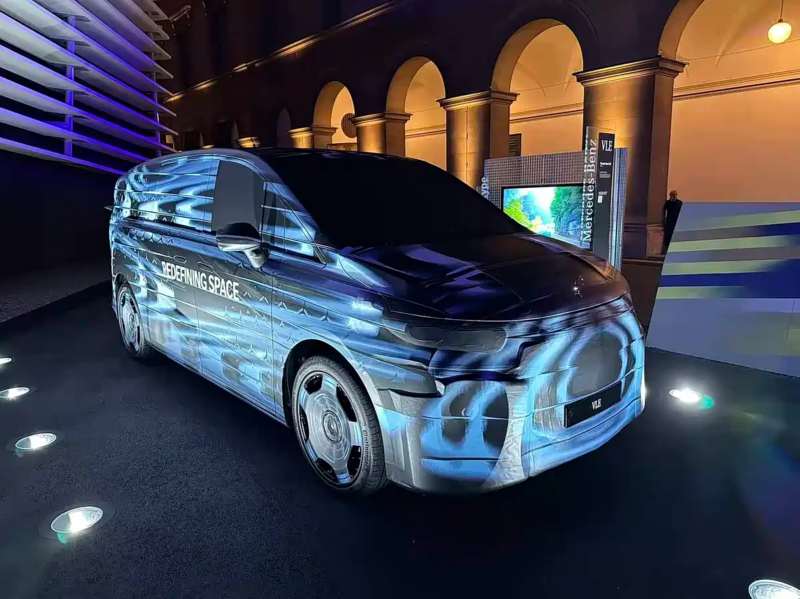 В Китае показали Mercedes-Benz VLE, электрический MPV, перед мировой премьерой 10 марта.