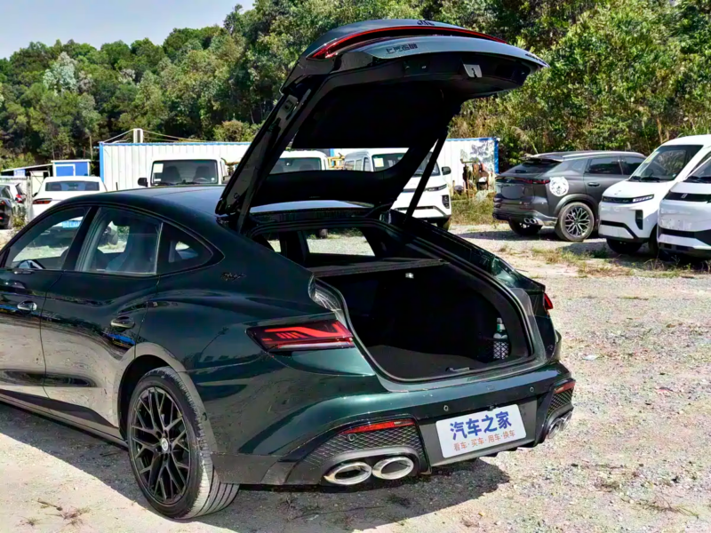 В Китае компания SAIC MG представила MG7 2026 года с ИИ-кокпитом и ADAS, цена от ,700.