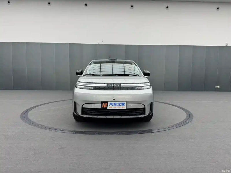 В Китае раскрыты эскизы дизайна GAC Aion N60 – работа бывшего дизайнера BMW Бенуа Жакоба.