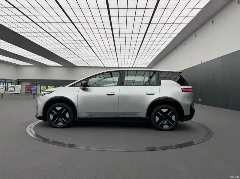 В Китае раскрыты эскизы дизайна GAC Aion N60 – работа бывшего дизайнера BMW Бенуа Жакоба.