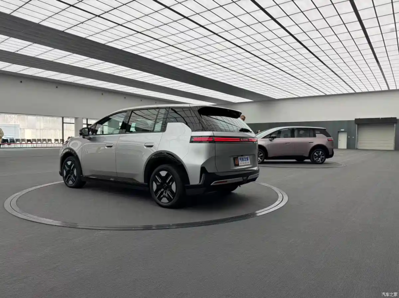 В Китае раскрыты эскизы дизайна GAC Aion N60 – работа бывшего дизайнера BMW Бенуа Жакоба.