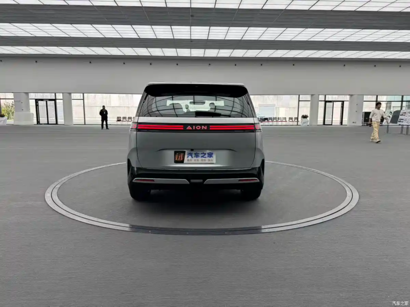 В Китае раскрыты эскизы дизайна GAC Aion N60 – работа бывшего дизайнера BMW Бенуа Жакоба.