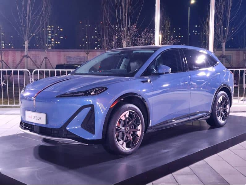 В Китае начались испытания прототипа электромобиля Hongqi с твердотельной батареей ёмкостью 380 Втч/кг.