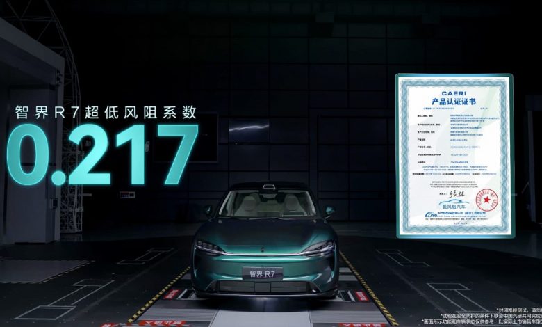 В Китае электромобиль Luxeed R7 от Huawei установил мировой рекорд самым низким коэффициентом лобового сопротивления среди серийных внедорожников.