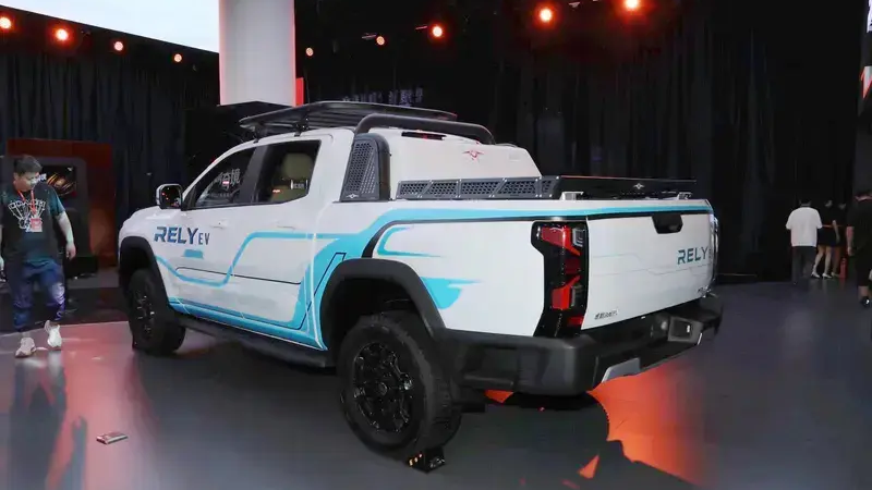 В Китае Chery представила свой первый электропикап Hilma, конкурент Toyota Hilux, по цене от ,300.