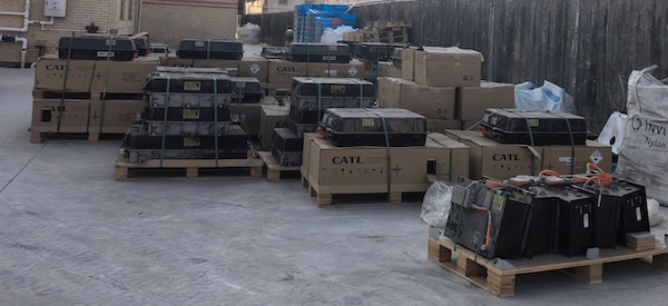 В Китае нелицензированные мастерские доминируют в переработке аккумуляторов электромобилей, создавая угрозы.