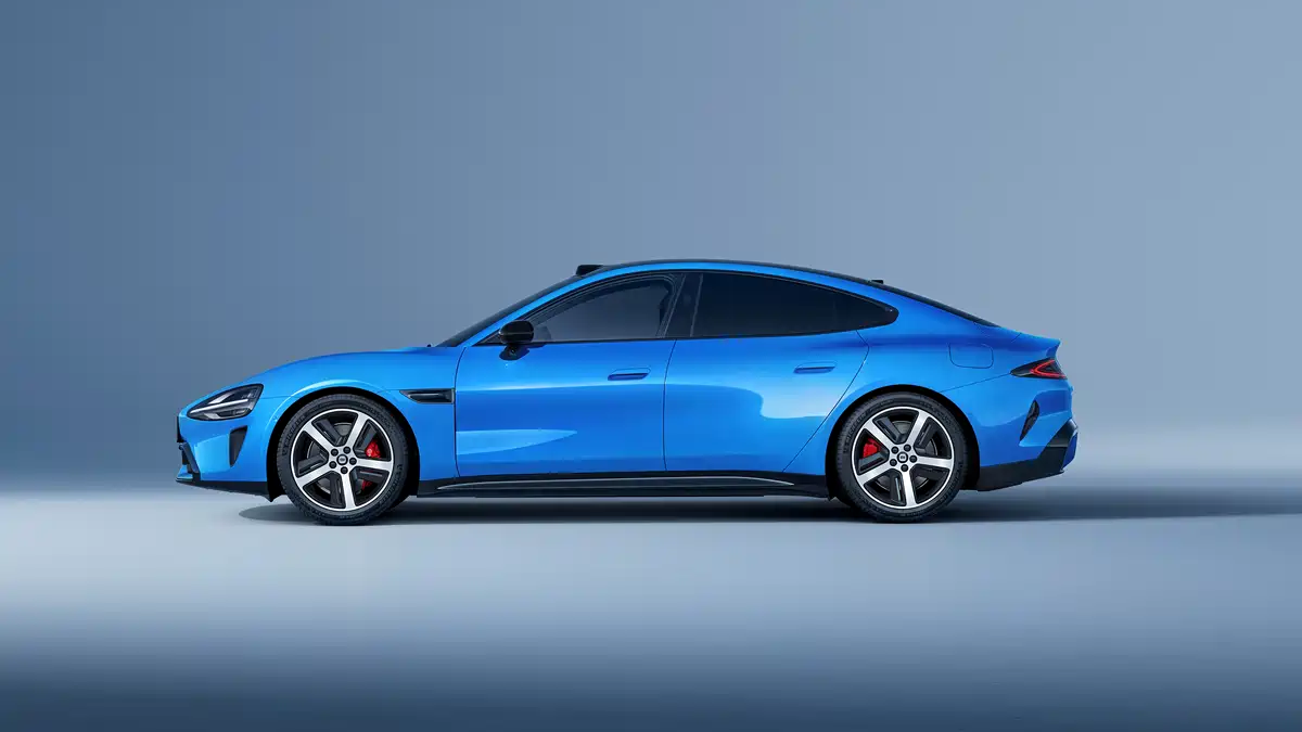 В Китае стартовали предзаказы на новый Xiaomi SU7 по цене ,800, предлагающий запас хода 902 км и множество улучшений.