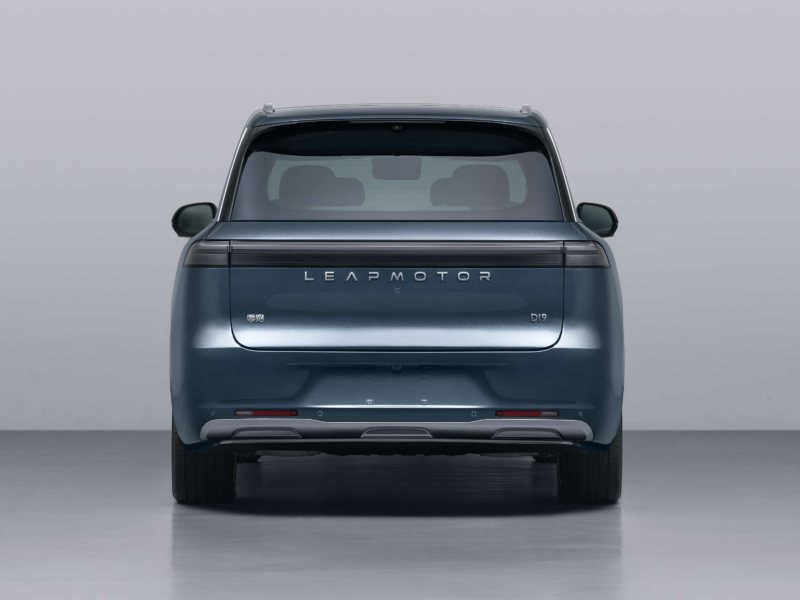 В Китае выходит флагманский внедорожник Leapmotor D19 с крупнейшей батареей EREV и архитектурой 1000V