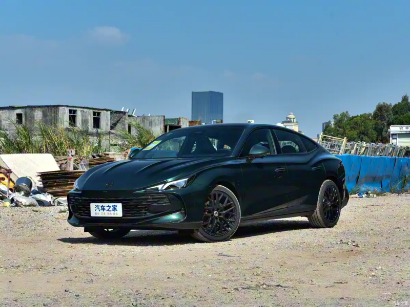 В Китае компания SAIC MG представила MG7 2026 года с ИИ-кокпитом и ADAS, цена от ,700.