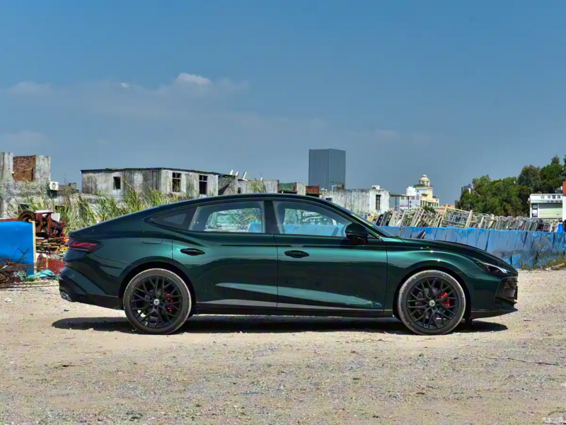 В Китае компания SAIC MG представила MG7 2026 года с ИИ-кокпитом и ADAS, цена от ,700.