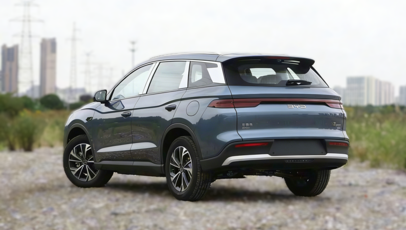 В Китае BYD Song Pro DM-i с запасом хода до 200 км на электротяге выходит на рынок 10 января.