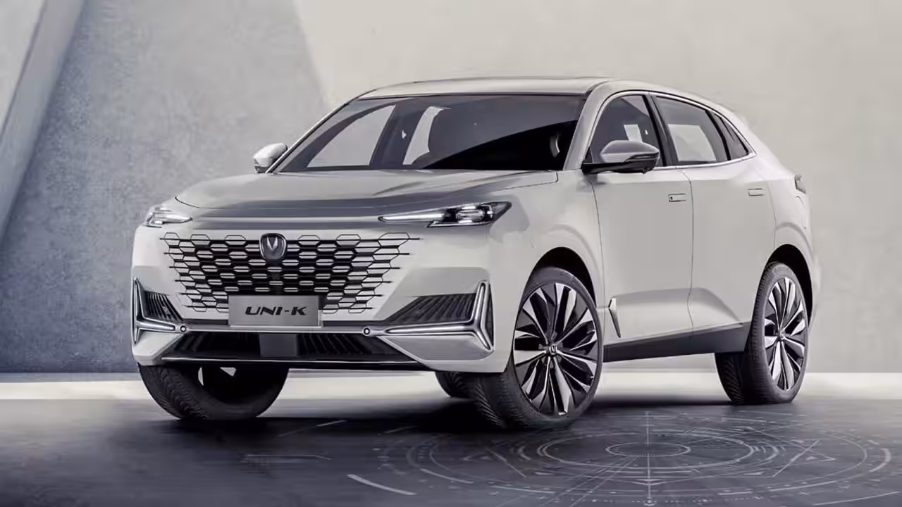 В России значительно выросли минимальные цены на кроссовер Changan Uni-K: модель стала дороже.