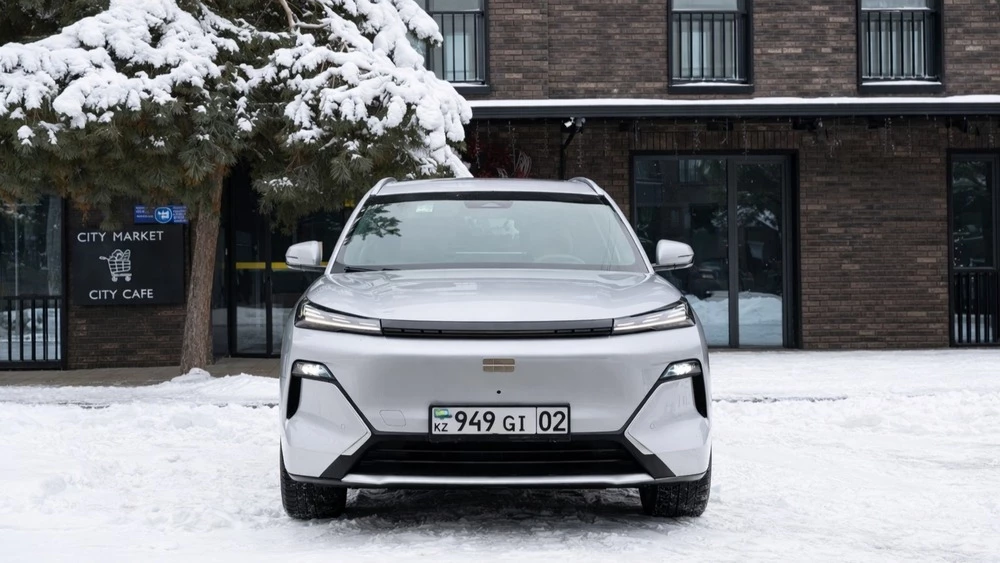Geely Galaxy EX5 EM-i в Казахстане тест обзор спереди зимой