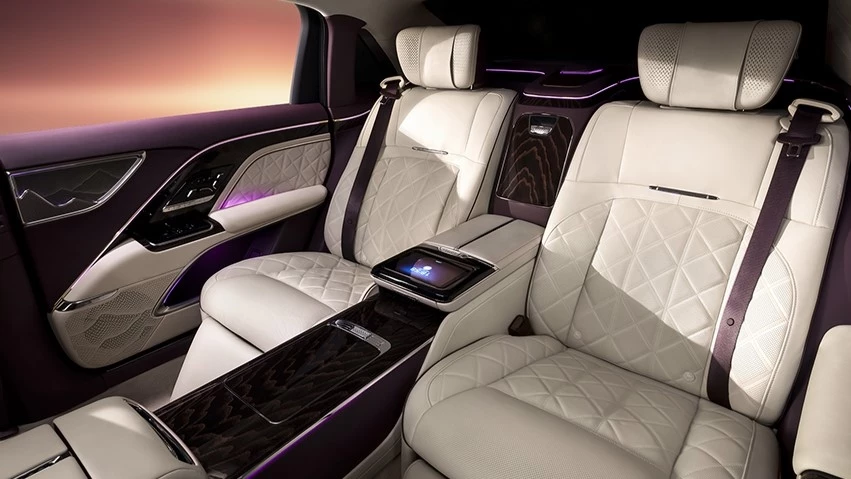 Седан Hongqi Guoya салон интерьер второй ряд