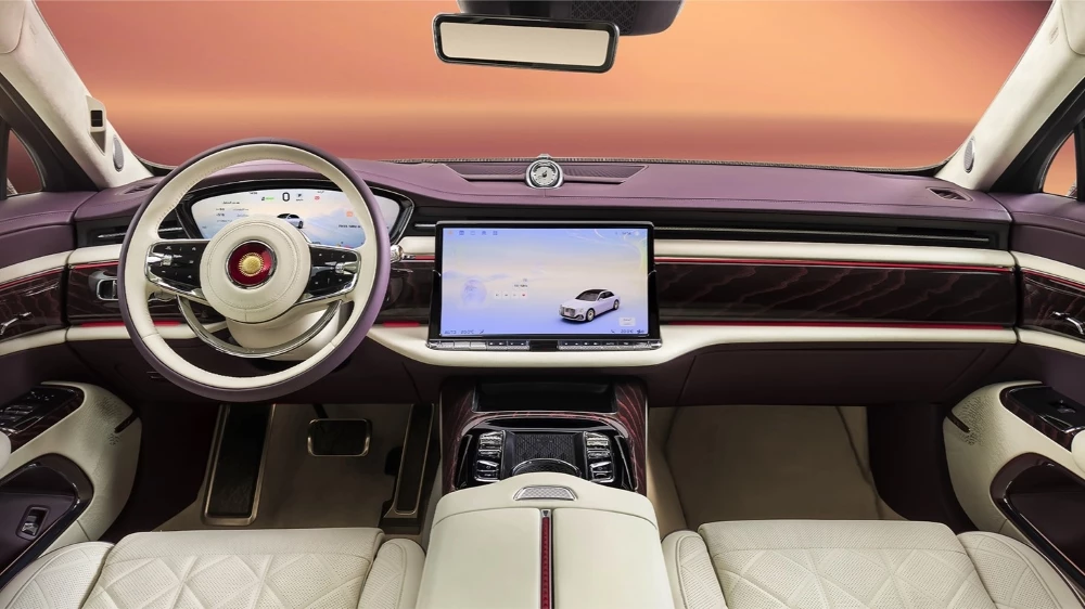 Седан Hongqi Guoya салон интерьер первый ряд