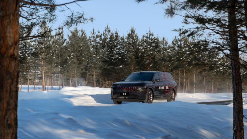 В Китае новый полноразмерный кроссовер от Huawei завершил зимние тесты перед премьерой в апреле.