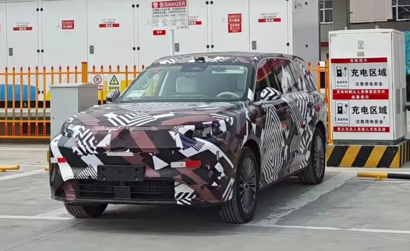 В Китае представлен первый внедорожник GWM длиной 5,3 м с запасом хода 400 км и гибридной эффективностью 6,3 л/100 км.