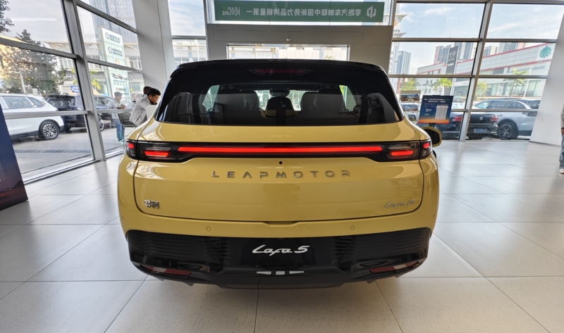 В Китае Leapmotor B05: динамика заднеприводного электромобиля в новом хэтчбеке.