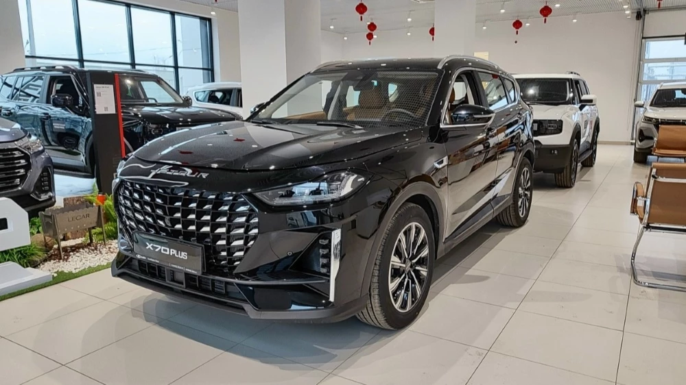 Кроссовер Jetour X70 Plus у дилера в автосалоне купить новый сбоку спереди центр симбирск ульяновск