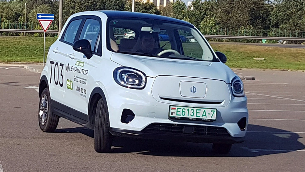 Leapmotor T3 в Беларуси спереди в динамике обзор тест