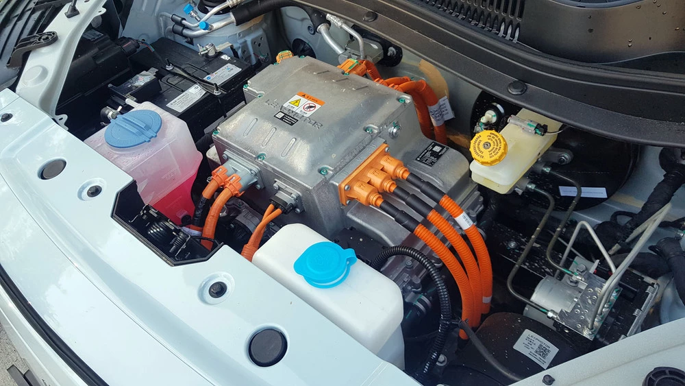 Leapmotor T3 в Беларуси салон интерьер двигатель мотор капот открыт