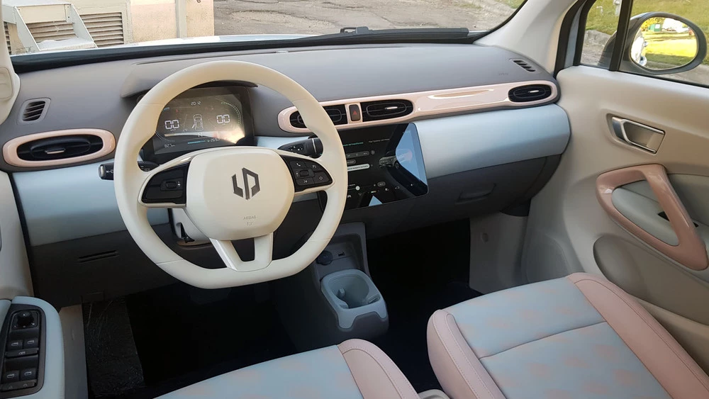 Leapmotor T3 в Беларуси салон интерьер первый ряд