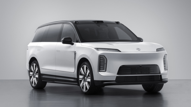 В Китае зимние испытания крупнейшего электрокроссовера Nio ES9 перед запуском.