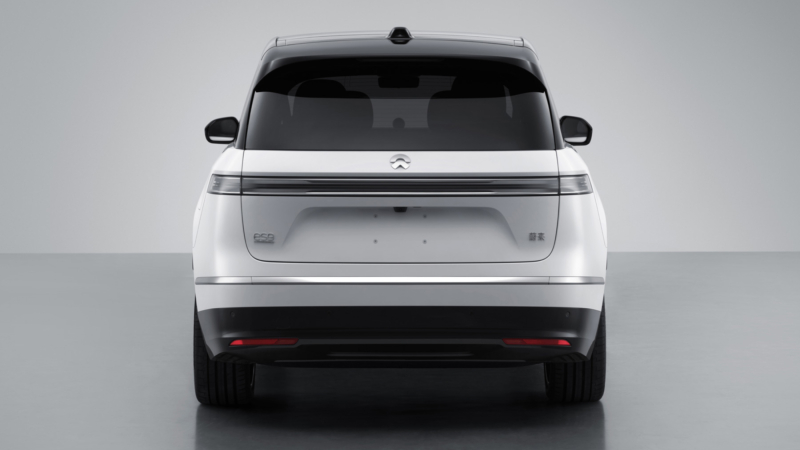 В Китае зимние испытания крупнейшего электрокроссовера Nio ES9 перед запуском.