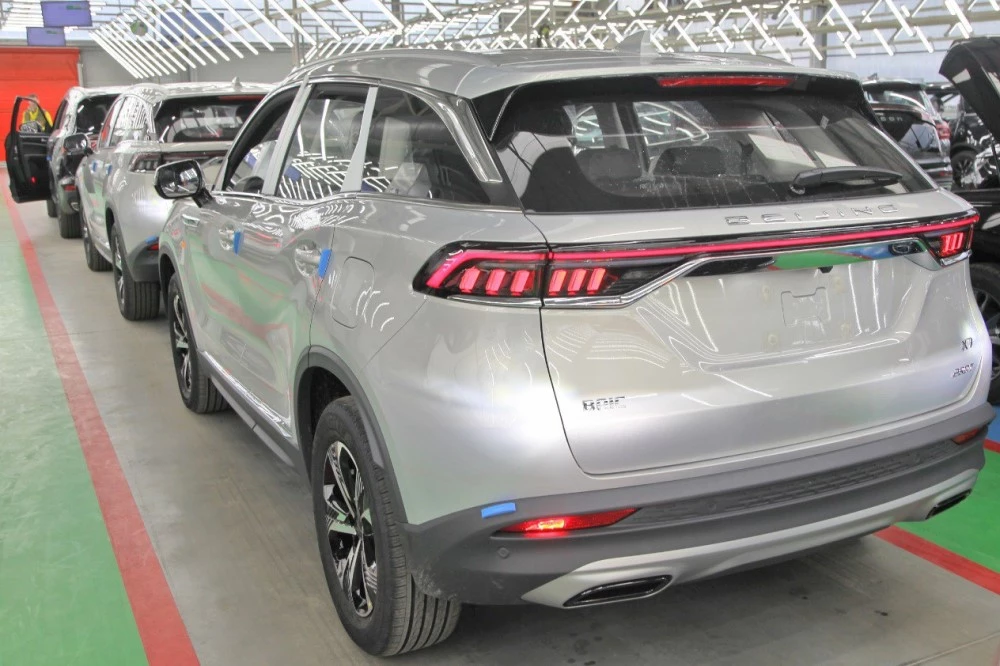 BAIC X7 Автотор сзади сбоку конвейер сборка