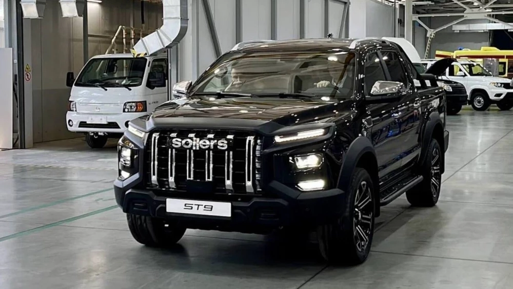 Пикап Sollers ST9 завод УАЗ сбоку спереди в динамике