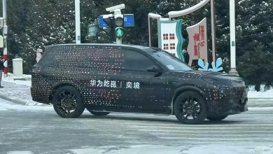 В Китае замечен новый полноразмерный внедорожник Huawei, разработанный совместно с Dongfeng, проходящий зимние испытания.