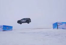 В Китае Changan CS75 Plus установил мировой рекорд Гиннесса по самому длинному прыжку с ледяной рампы.