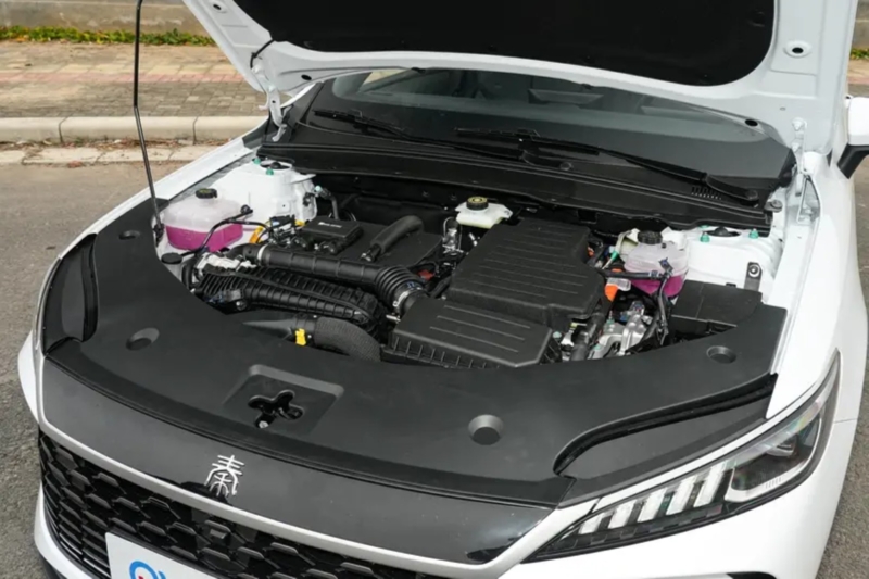 В Китае BYD представит гибридные модели Qin L и Qin Plus с запасом хода 210 км на электротяге 8 января.