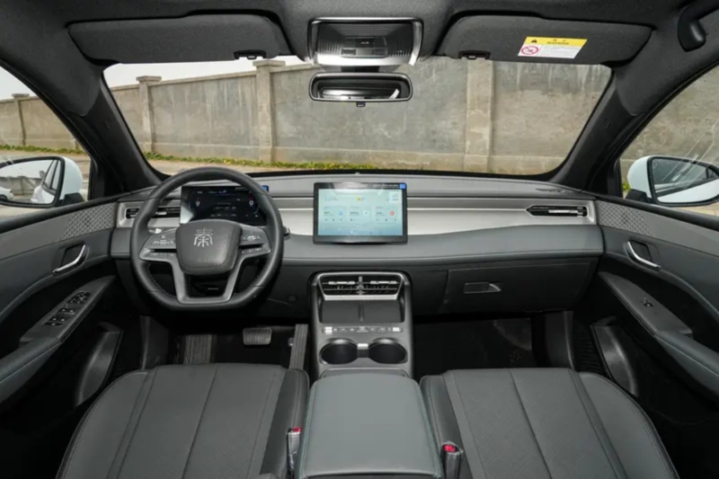 В Китае BYD представит гибридные модели Qin L и Qin Plus с запасом хода 210 км на электротяге 8 января.