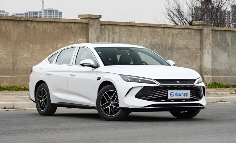 В Китае BYD представит гибридные модели Qin L и Qin Plus с запасом хода 210 км на электротяге 8 января.