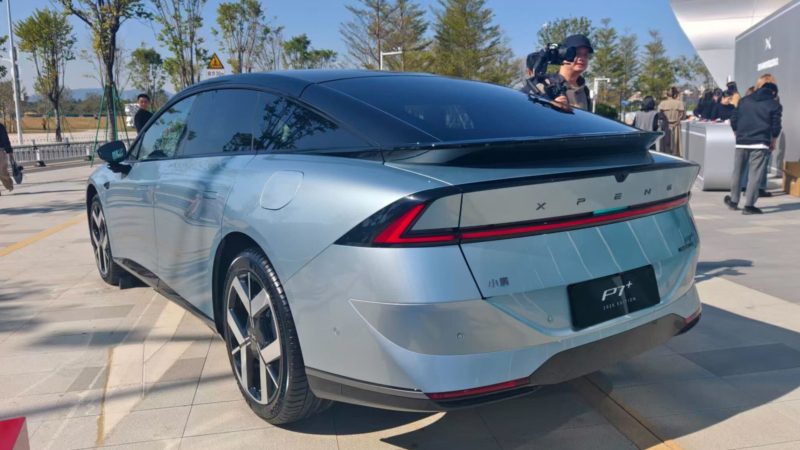 В Китае стартовали продажи Xpeng P7+ 2026 года, ставшей глобальной моделью по цене 26 700 USD.