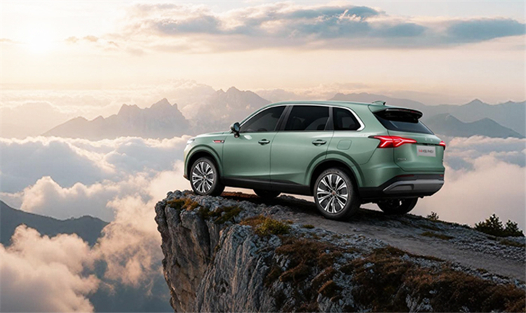 В Китае Hongqi HS6 установил второй мировой рекорд Гиннесса, преодолев максимальное расстояние на одном заряде как PHEV SUV.