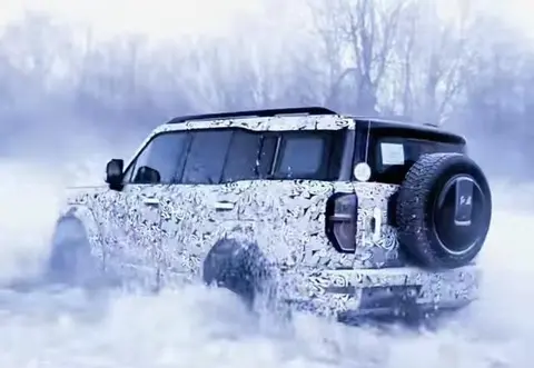 В Китае замечен первый внедорожник Hongqi с четырьмя электромоторами