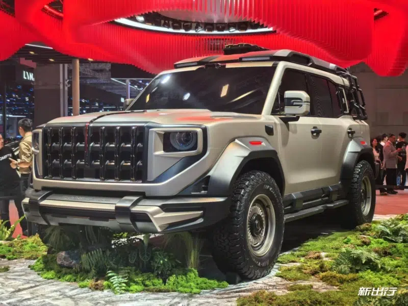 В Китае замечен первый внедорожник Hongqi с четырьмя электромоторами