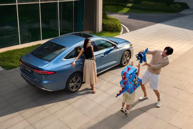 В Китае обновленный Geely Galaxy Starshine 6 PHEV показали с увеличенной батареей