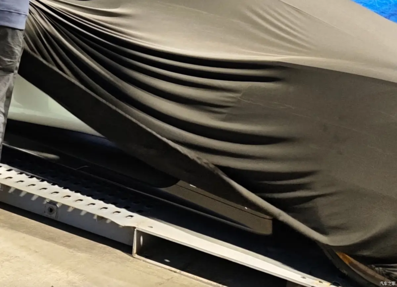 В Китае Xiaomi представил свой первый гоночный Vision GT, тизер перед MWC 2026.