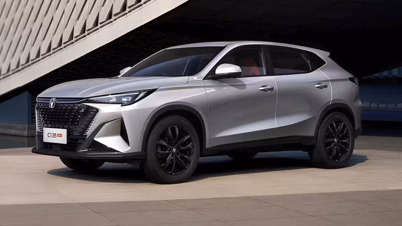 В России Changan представил новый кроссовер, устойчивый к коррозии и способный обогреть в зимние морозы. В России Changan представил новый кроссовер, устойчивый к коррозии и способный обогреть в зимние морозы.